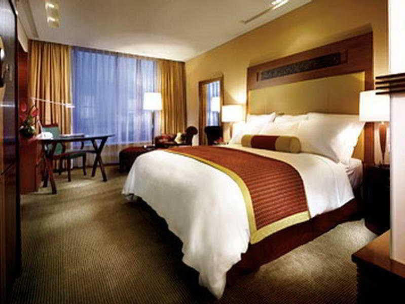 Renaissance Wuhan Hotel מראה חיצוני תמונה