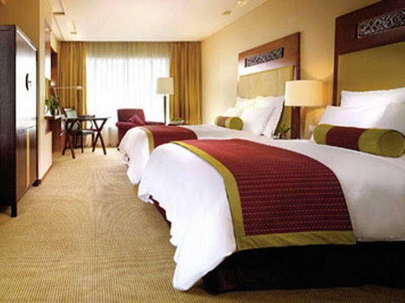 Renaissance Wuhan Hotel מראה חיצוני תמונה
